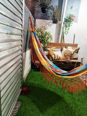 casinha linda, 3 camas p 4 hóspedes próx do metrô